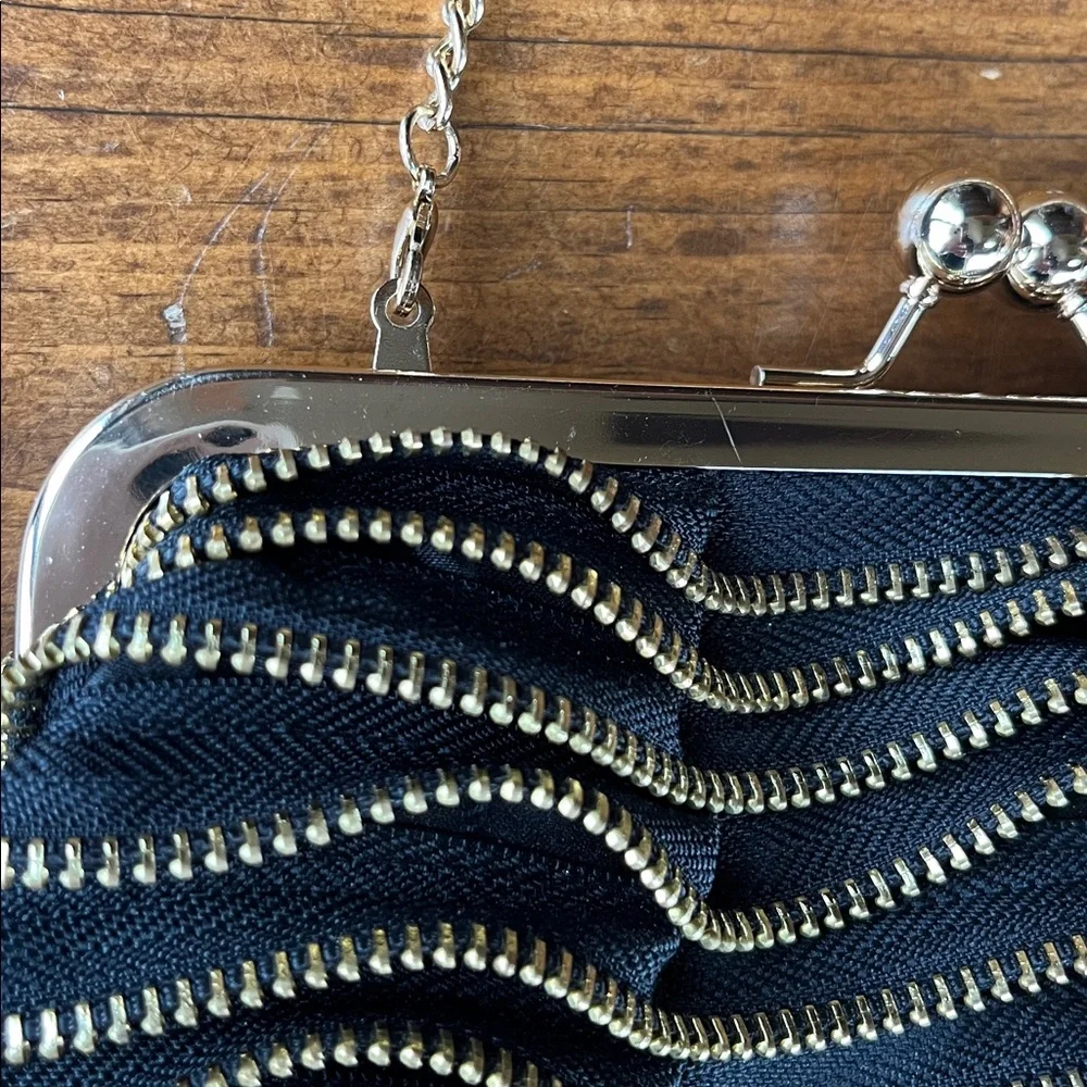 Susan Faris Clutch Purse Gold Tone Zippers with Gold Tone Shoulder Chain